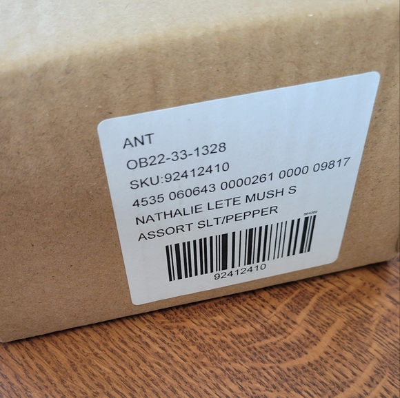 Anthropologie x Nathalie Lete Mushroom Salt & Pepper shakers - autumn hues - Picture 14 of 14